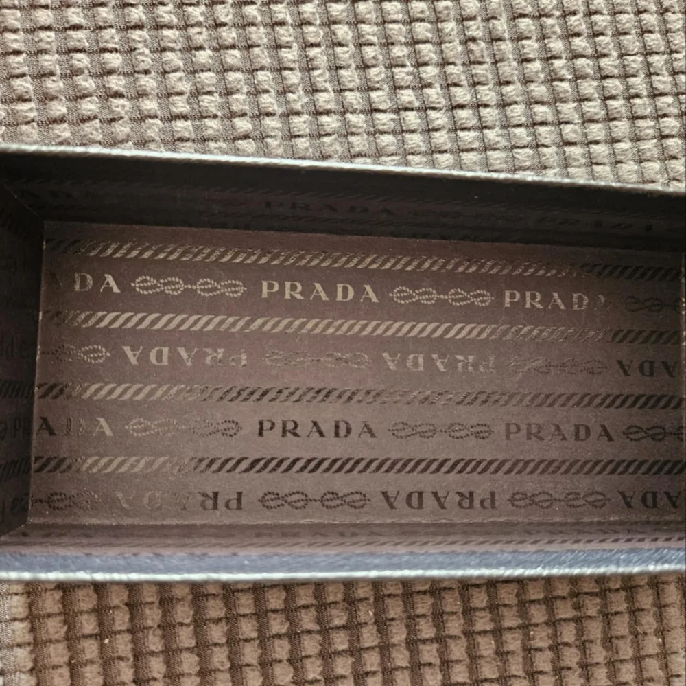 Prada Box - Picture 3 of 7